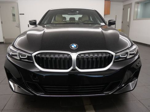 Used 2025 BMW 330i Sedan w/ Premium Package image 9