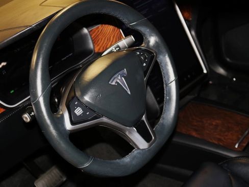 Used 2020 Tesla Model X image 80