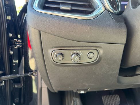 Used 2019 Chevrolet Equinox Premier FWD image 18