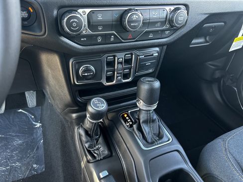 New 2026 Jeep Gladiator Sport image 19