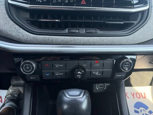 Used 2024 Jeep Compass Latitude AWD/4WD image 23