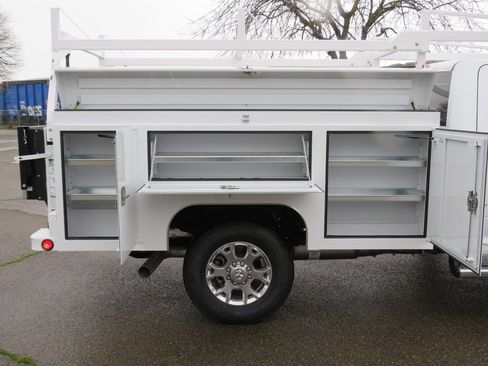 New 2024 RAM 3500 Tradesman image 18