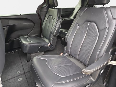 Used 2019 Chrysler Pacifica Touring-L w/ Advanced Safetytec Group FWD image 11