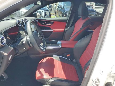 Used 2025 Mercedes-Benz GLC 300 4MATIC image 18