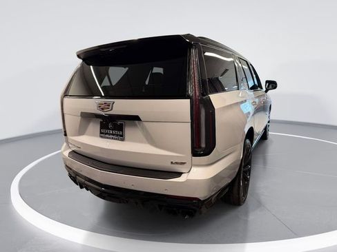 Used 2025 Cadillac Escalade V w/ LPO, Floor Liner Package AWD/4WD image 4