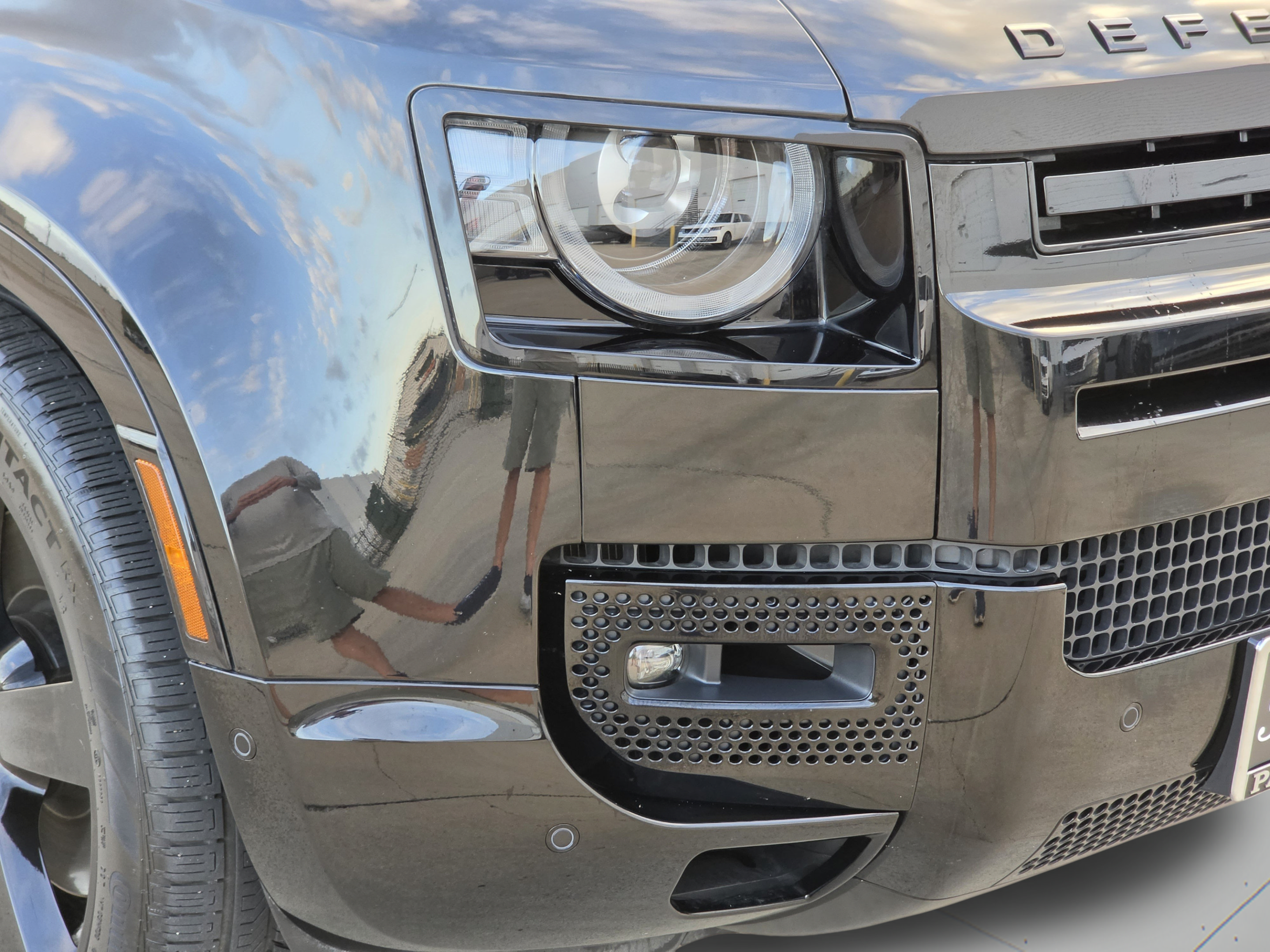 Used 2025 Land Rover Defender 130 X-Dynamic SE AWD/4WD image 31