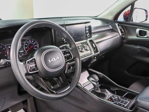 Used 2023 Kia Sorento LX image 22