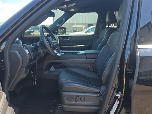 Used 2025 Nissan Armada SL w/ Captain's Chari Seat Package AWD/4WD image 5