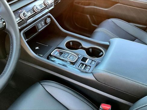 Used 2025 Honda Pilot Touring image 15