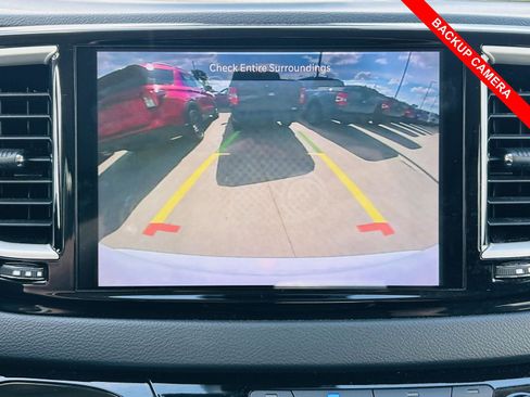 Used 2023 Chrysler Pacifica Touring-L FWD image 10
