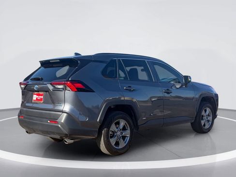 Used 2024 Toyota RAV4 XLE AWD/4WD image 4