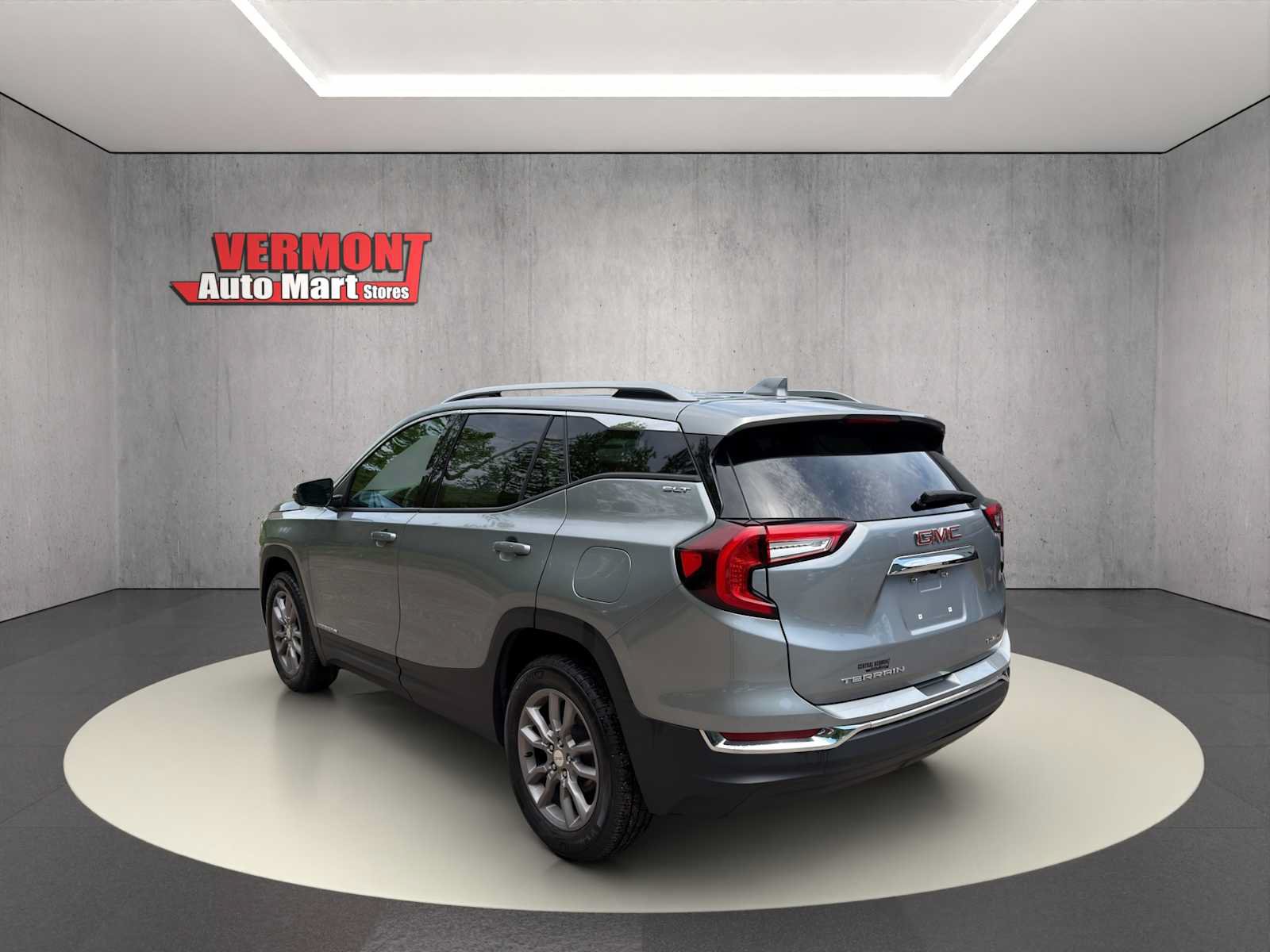 Used 2024 GMC Terrain SLT AWD/4WD image 6