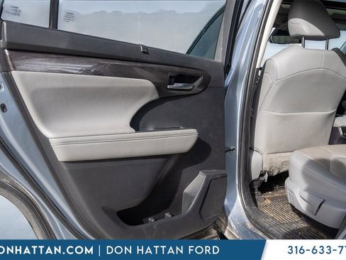 Used 2022 Toyota Highlander Limited image 16
