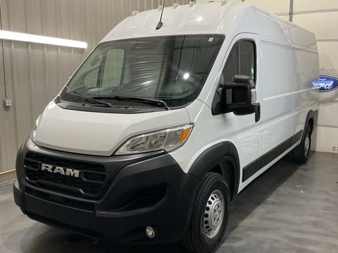 Used 2025 RAM ProMaster 2500 w/ Convenience Group FWD image 3