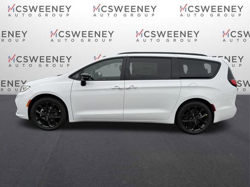 New 2026 Chrysler Pacifica Select w/ S Appearance Package image 2