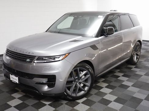Used 2025 Land Rover Range Rover Sport SE image 2