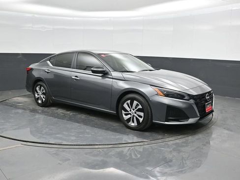 Used 2025 Nissan Altima 2.5 S image 5