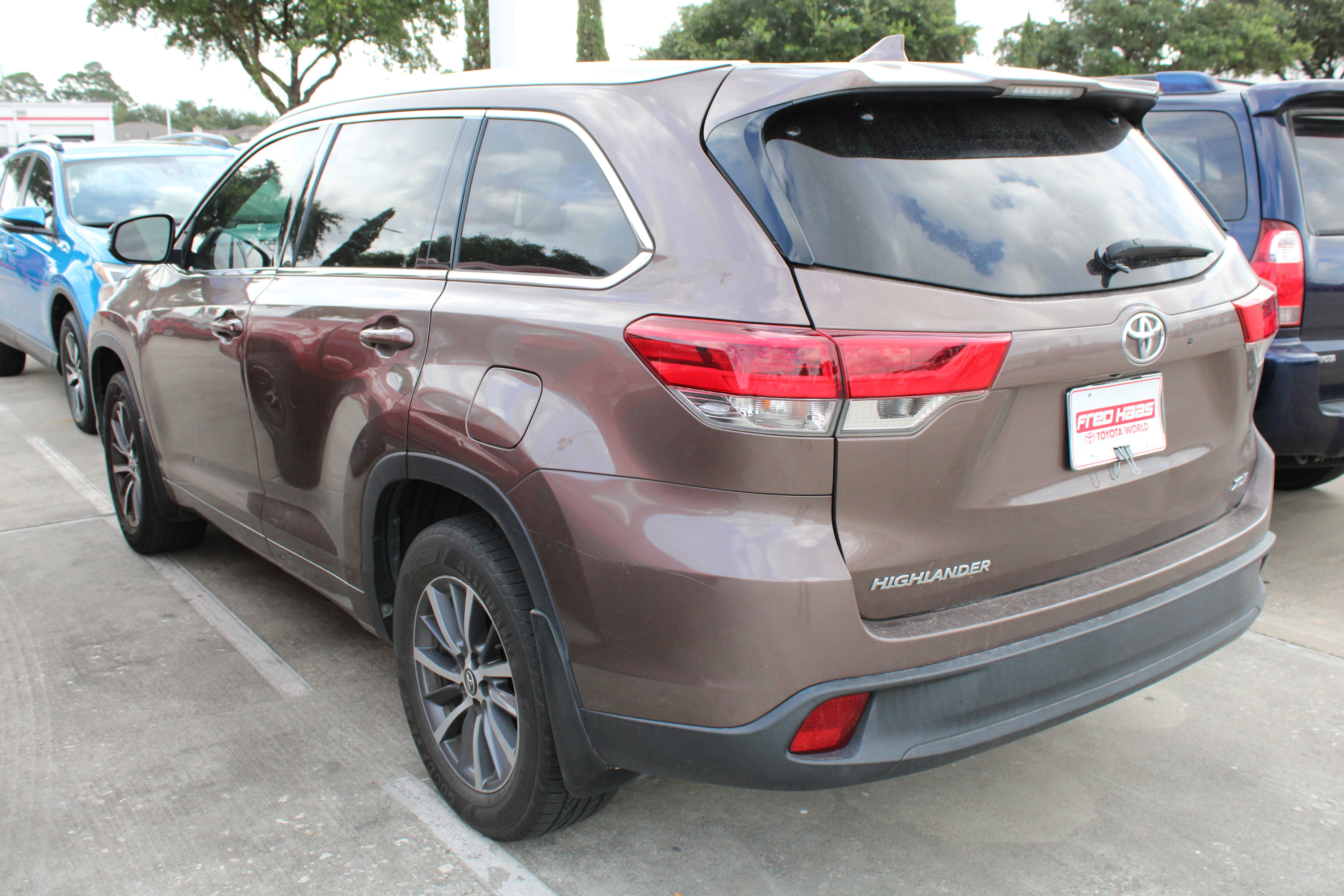 Used 2018 Toyota Highlander XLE FWD image 5