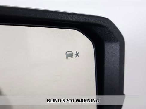 Used 2023 GMC Canyon Denali image 8