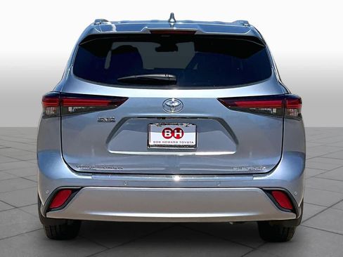 Used 2024 Toyota Highlander Platinum FWD image 5