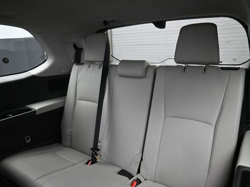 Certified 2024 Toyota Grand Highlander Platinum image 33