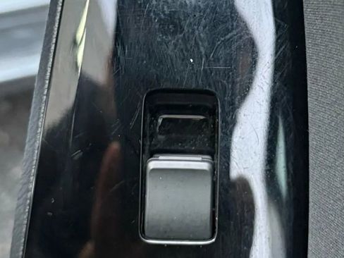 Used 2018 MAZDA MAZDA3 Sport image 36