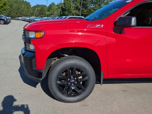 Used 2022 Chevrolet Silverado 1500 Custom Trail Boss w/ Safety Confidence Package AWD/4WD image 11