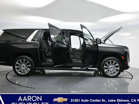 Used 2024 Cadillac Escalade ESV Premium Luxury Platinum AWD/4WD image 3