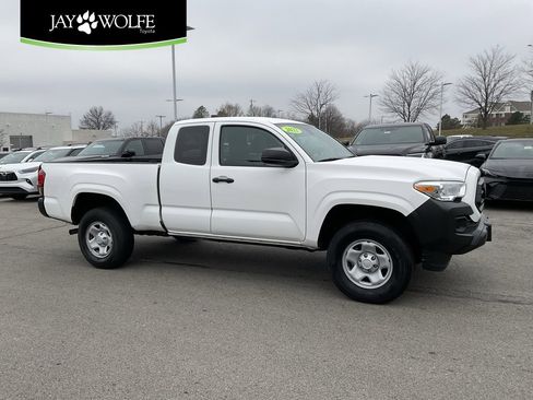 Used 2022 Toyota Tacoma SR image 1