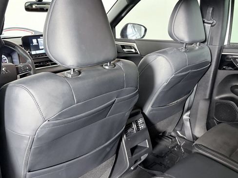 Used 2023 Mitsubishi Outlander ES AWD/4WD image 25