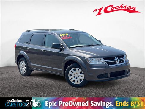Used 2019 Dodge Journey SE FWD image 1