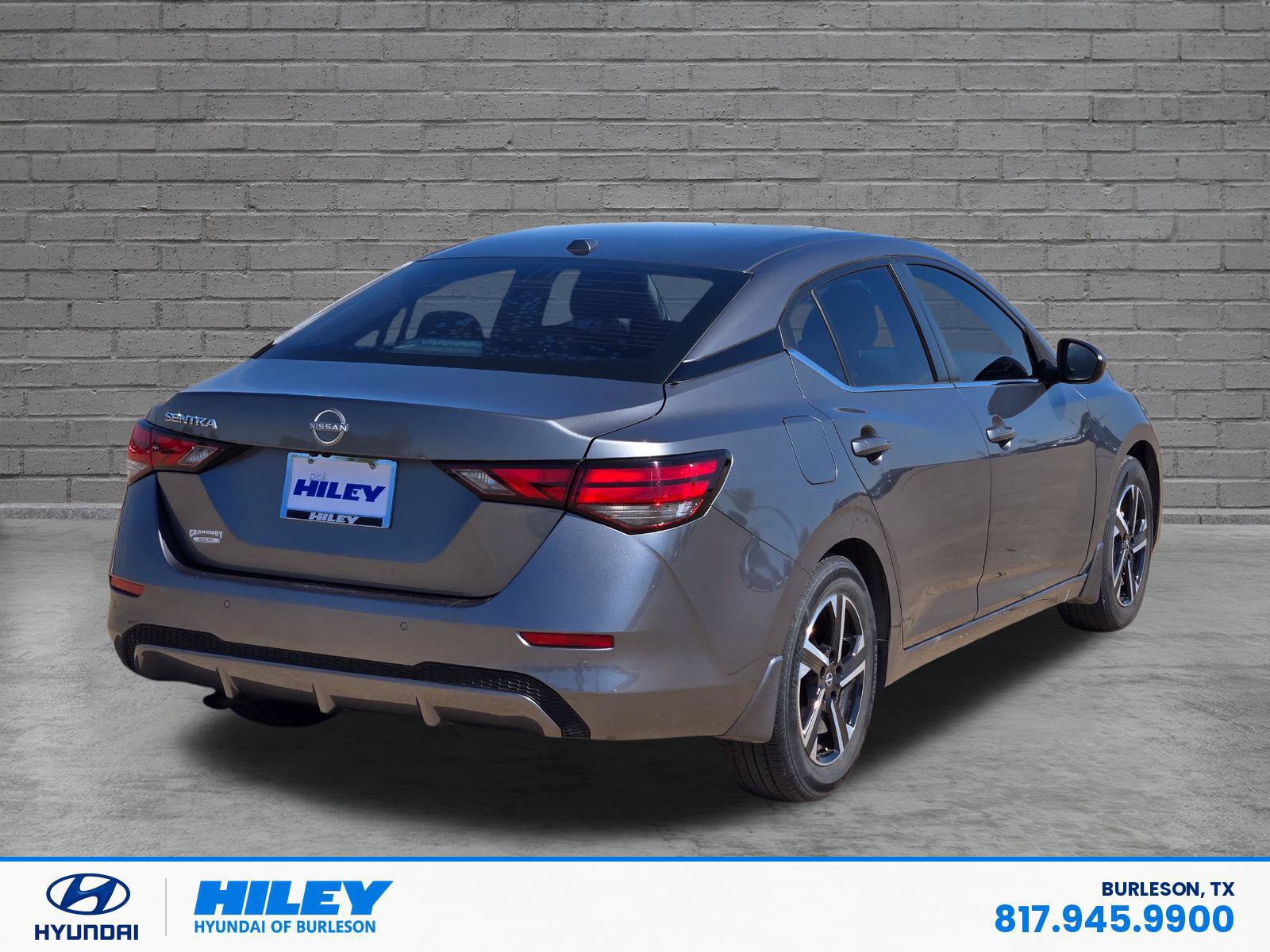 Used 2025 Nissan Sentra SV FWD image 4