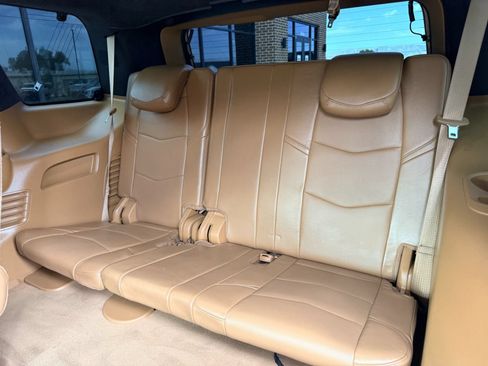 Used 2017 Cadillac Escalade Platinum AWD/4WD image 30