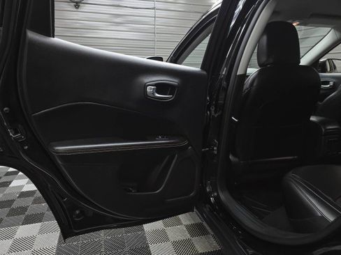 Used 2019 Jeep Compass Latitude w/ Cold Weather Group AWD/4WD image 32
