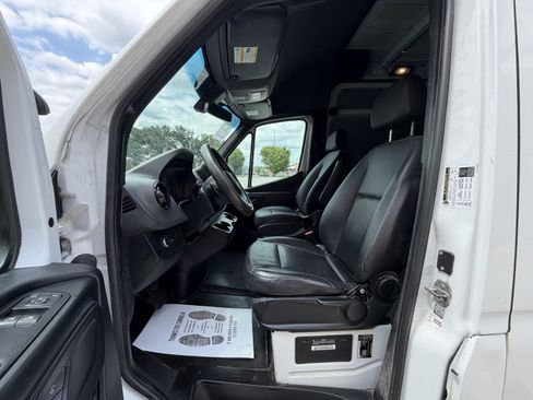 Used 2021 Mercedes-Benz Sprinter 2500 image 22