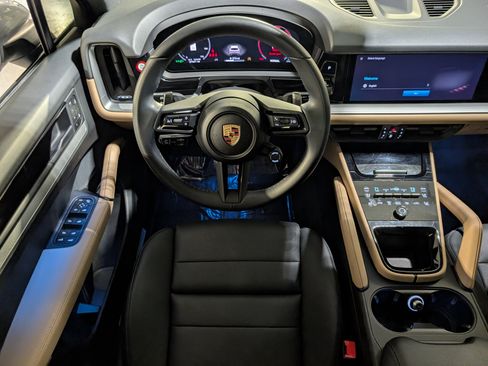Certified 2024 Porsche Cayenne AWD/4WD image 5