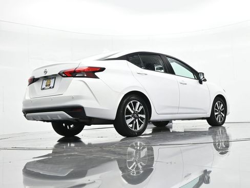 Used 2022 Nissan Versa SV FWD image 20