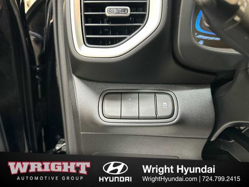 Certified 2025 Hyundai Venue SEL FWD image 23