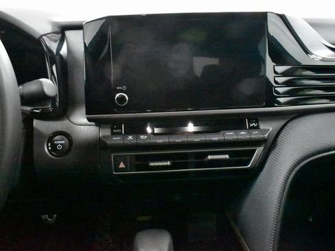 Used 2025 Toyota Camry Hybrid image 21