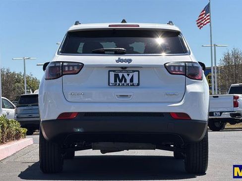 Used 2024 Jeep Compass Latitude AWD/4WD image 5