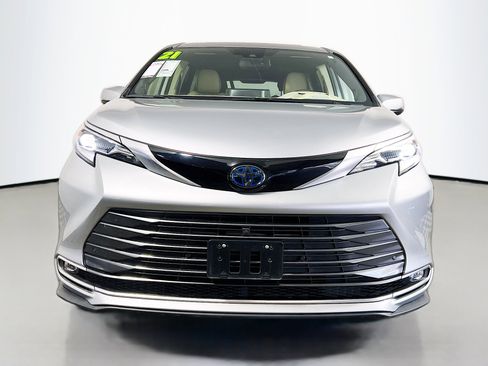 Used 2021 Toyota Sienna Platinum image 11