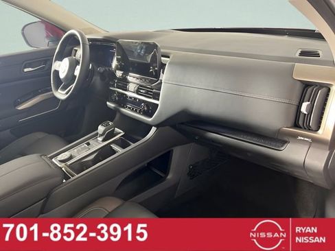 New 2025 Nissan Pathfinder Platinum image 32