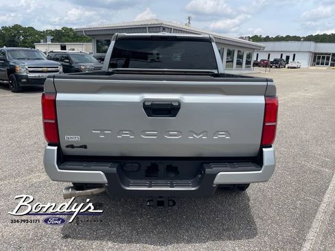 Used 2025 Toyota Tacoma TRD Sport AWD/4WD image 13