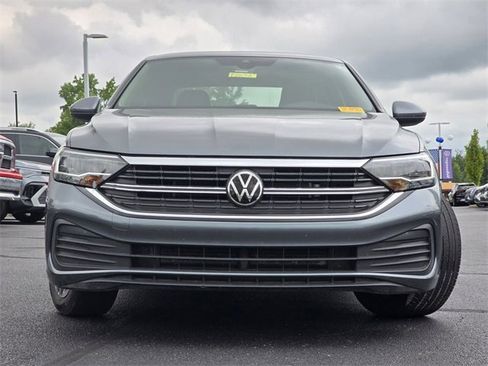 Used 2024 Volkswagen Jetta SE image 17