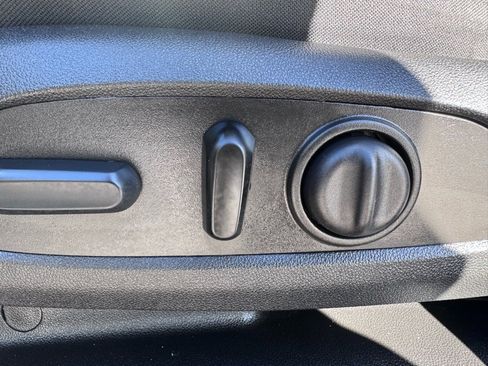 Used 2023 GMC Acadia SLE w/ Driver Convenience Package image 31