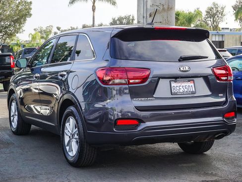 Used 2019 Kia Sorento FWD image 5