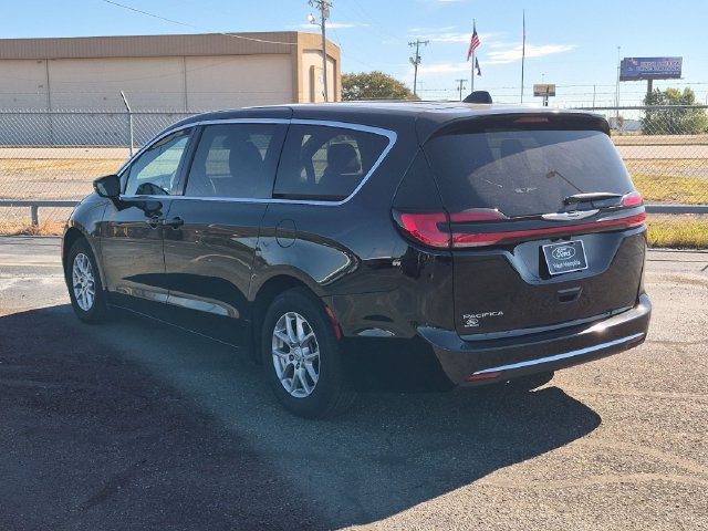 Used 2026 Chrysler Pacifica Select FWD image 5
