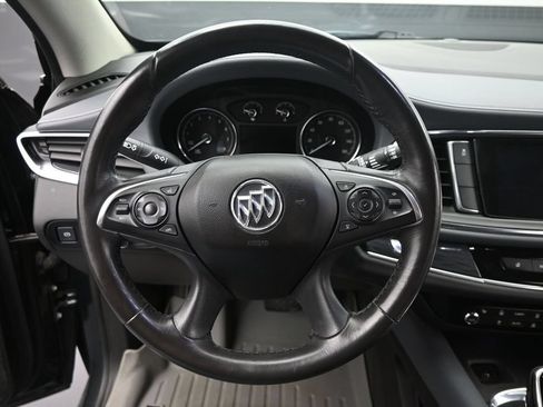 Used 2018 Buick Enclave Essence FWD image 17