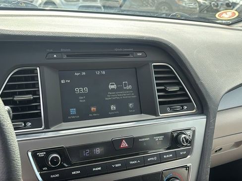 Used 2017 Hyundai Sonata SE w/ Winter Weather Package FWD image 19