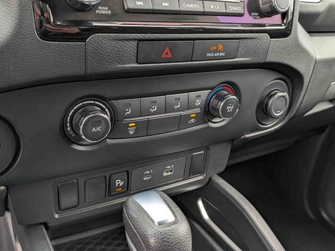 Used 2022 Nissan Frontier SV w/ Technology Package image 25